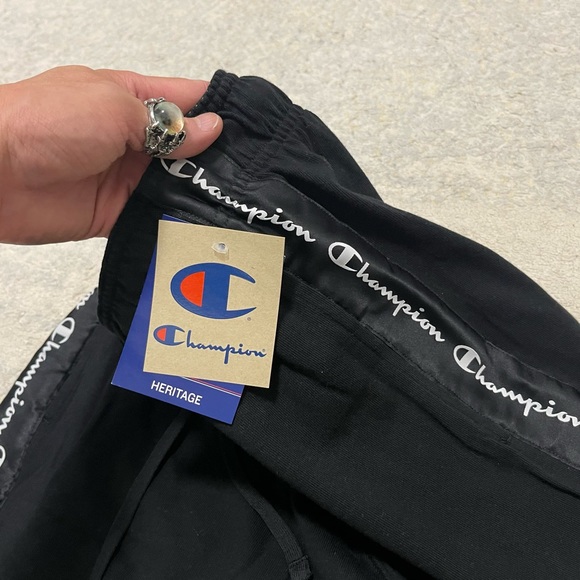 NWT Men’s Size Medium Champion Drawstring Striped Logo Print Jersey Shorts Black - Picture 10 of 12